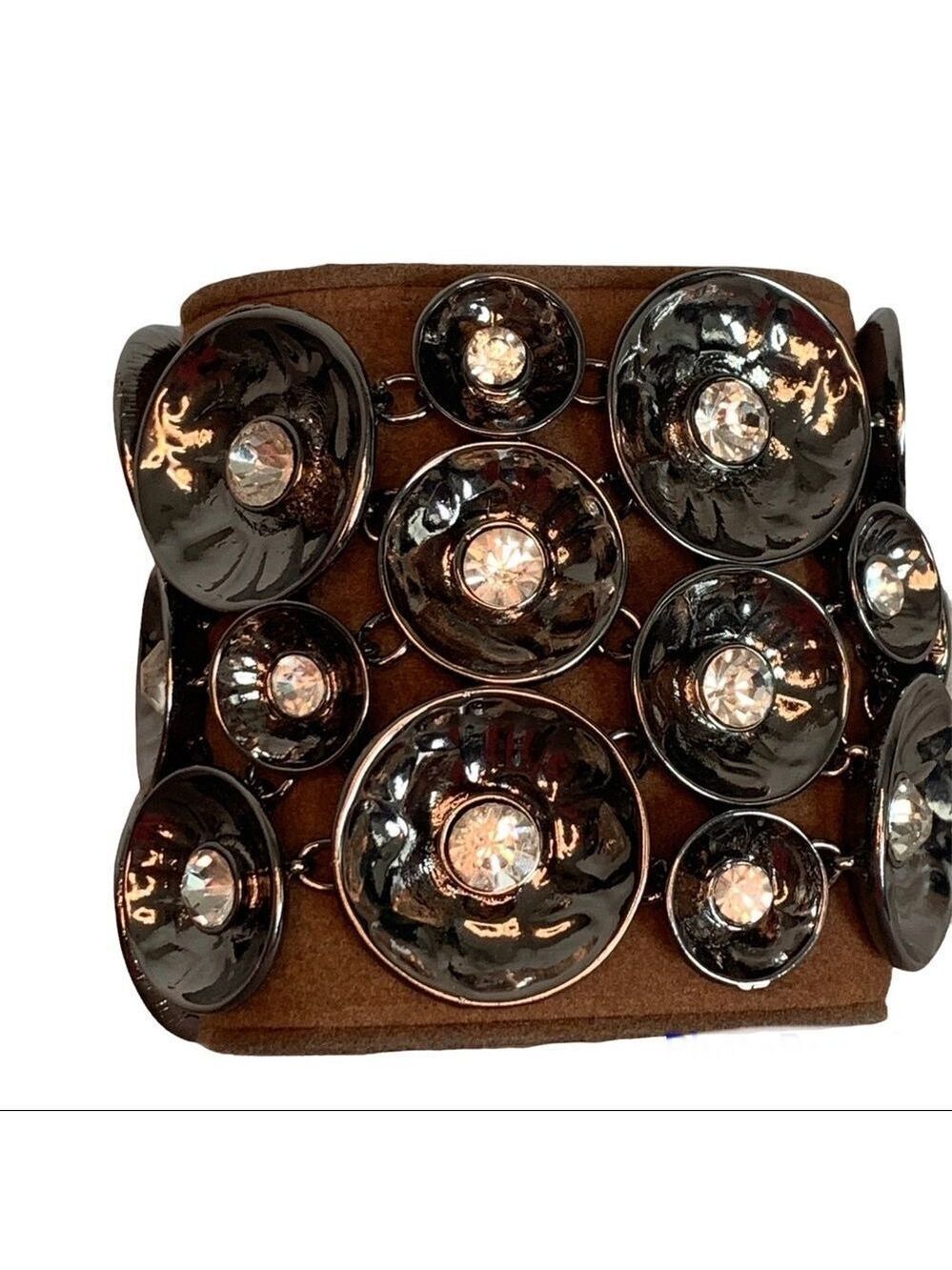 𝅺DARK Silvertone hammered metal circular rhinestone cluster magnetic bracelet
